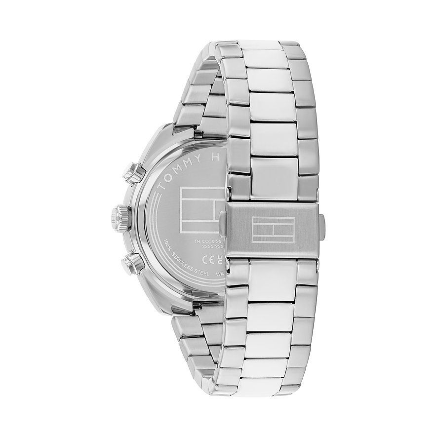 Rückseite einer Tommy Hilfiger Herrenuhr aus Edelstahl, mit Gravuren und dem Tommy Hilfiger Logo auf dem Verschluss.