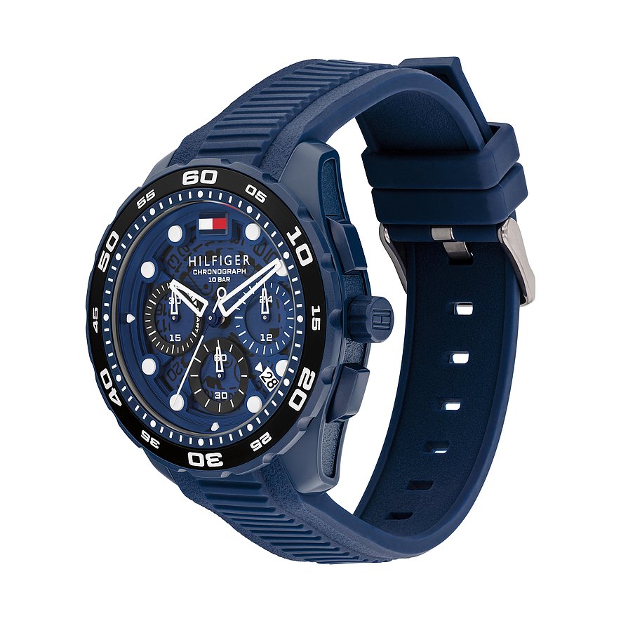 Die Tommy Hilfiger Herrenuhr aus blauem Aluminium und Edelstahl zeigt ein dunkles Zifferblatt mit drei Chronographen.