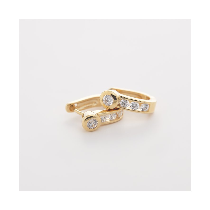 CHRIST Ohrschmuck aus 585 Weißgold mit jeweils vier Diamanten in einer Reihe und einem einzelnen Diamanten.