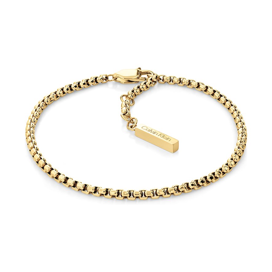 Calvin Klein Damen Armband aus glänzendem goldfarbenem Edelstahl mit feiner Gliederkette und gravierter Plakette.