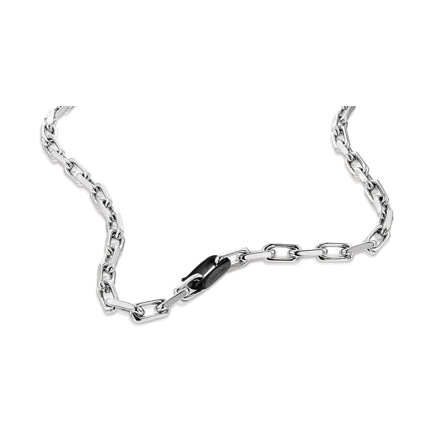 Calvin Klein Edelstahlkette mit großen Gliedern und schwarzem Markenverschluss, auf weißer Oberfläche.