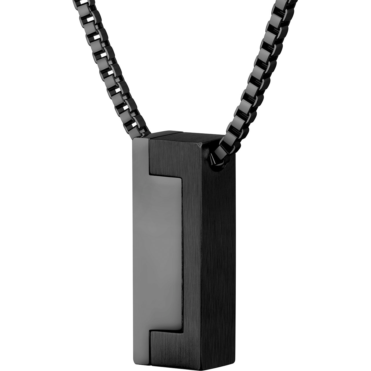Boss ketting van zwart roestvrij staal met rechthoekige hanger en donkere, glanzende balk.