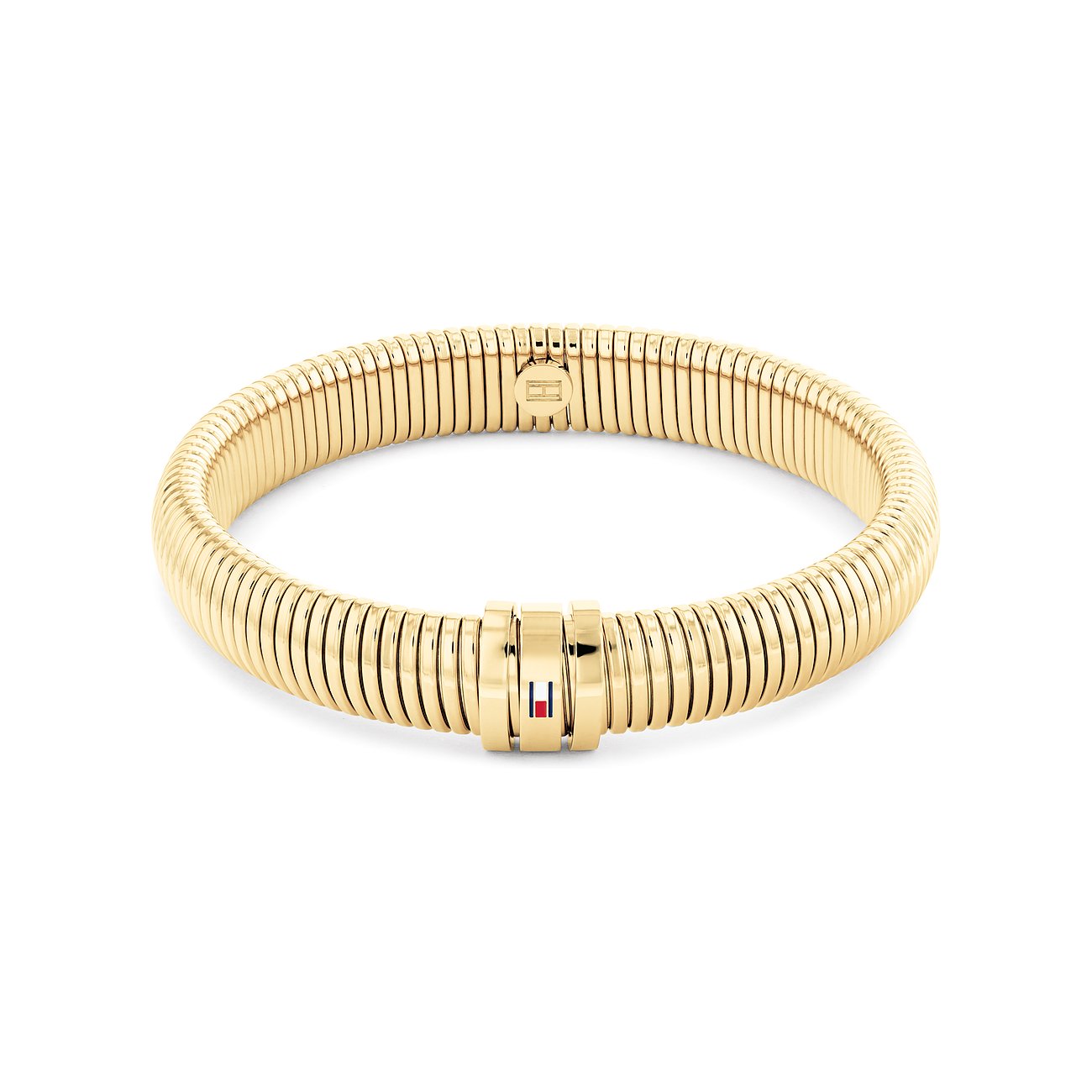 Goldfarbenes Tommy Hilfiger Armband aus Edelstahl mit vertikal geriffelter Oberfläche und einem Markenlogo.