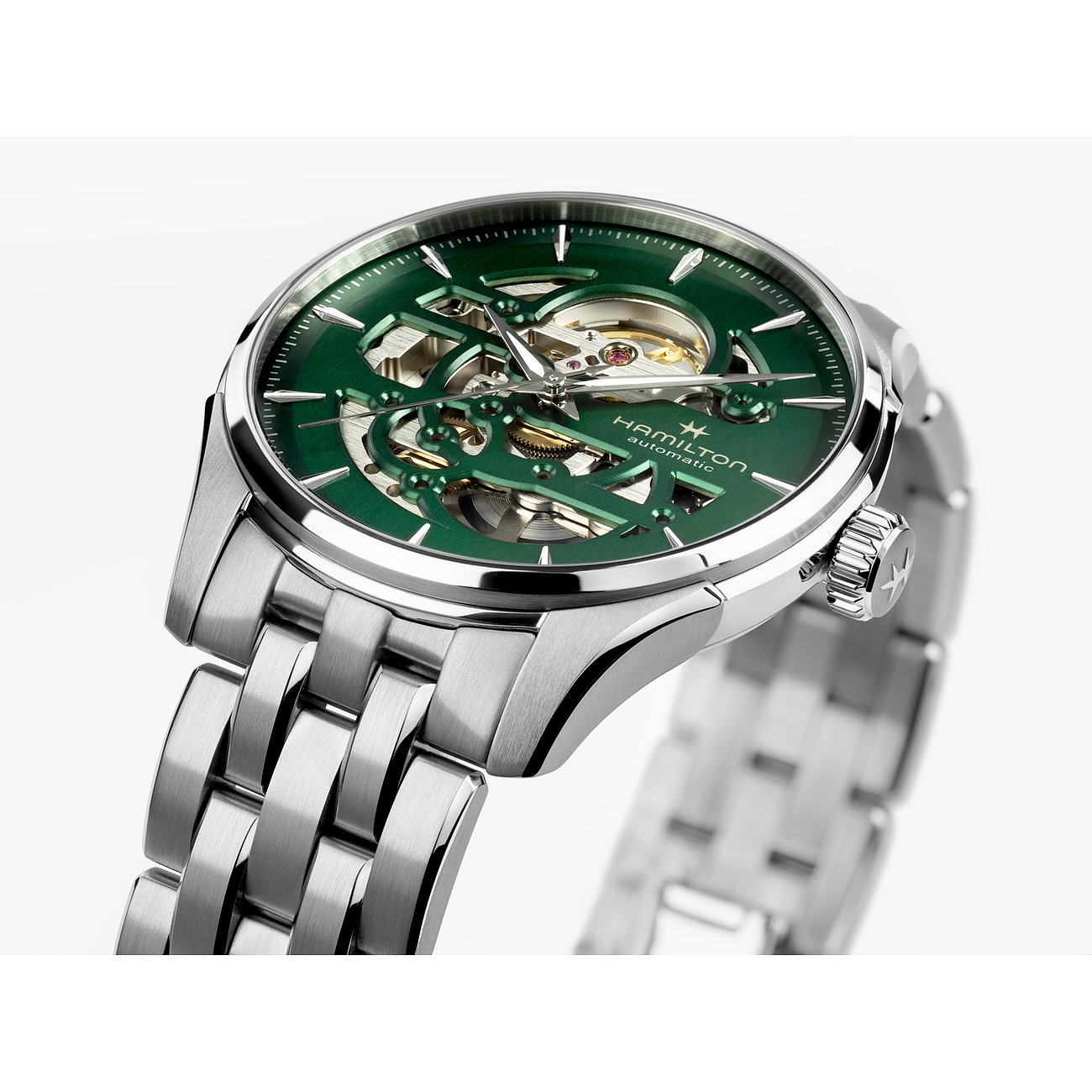 Nahaufnahme einer Hamilton Herrenuhr aus Edelstahl mit leuchtend grünem Zifferblatt und skelettiertem Design.