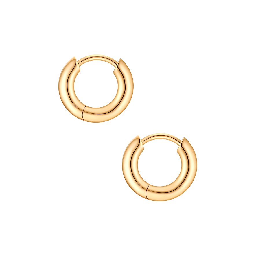 Due orecchini a cerchio color oro di Glanzstücke München, in argento sterling 925, uno accanto all'altro.