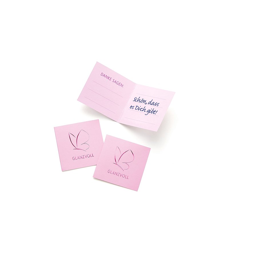 Tre cartoncini rosa lucidi con logo a farfalla su bianco. Uno è un biglietto di ringraziamento aperto con 