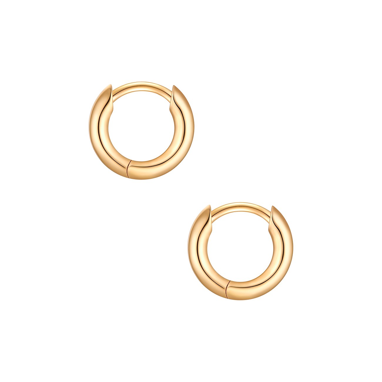 Zwei goldene Glanzstücke München 925er Silber Creolen liegen nebeneinander und zeigen die Vorderansicht der Ohrringe.