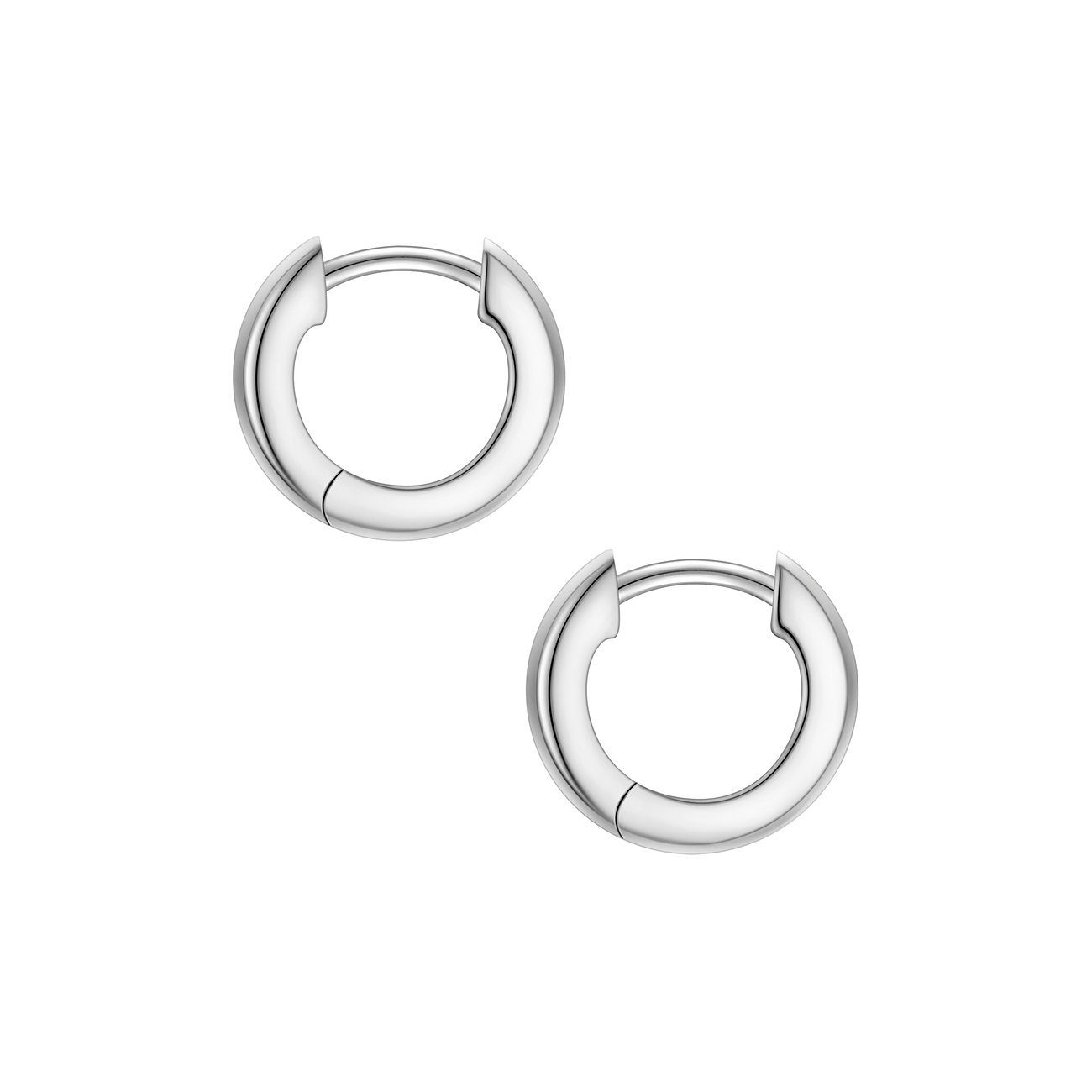 Une paire de boucles d'oreilles créoles Glanzstücke München en argent sterling 925, polies brillantes.