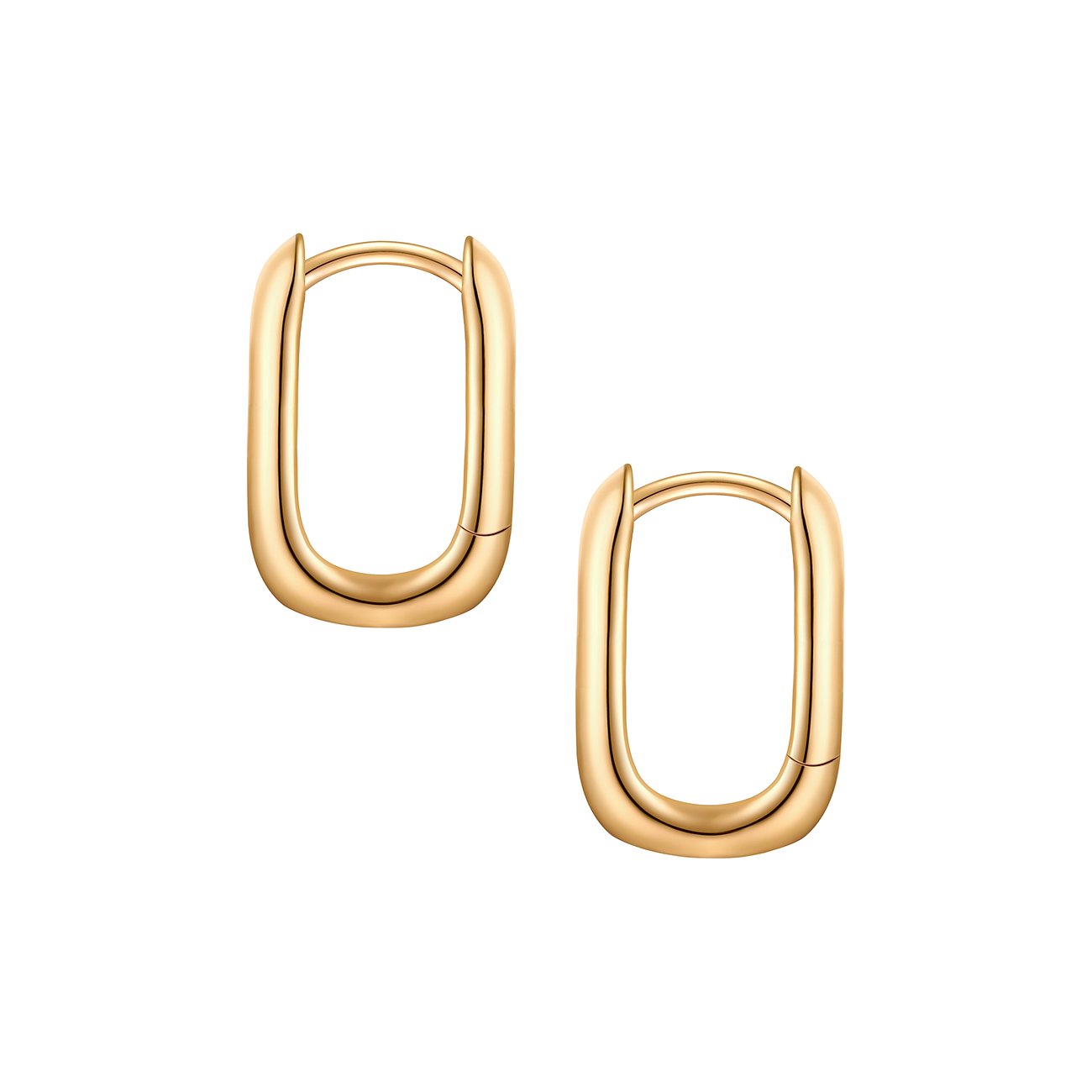 Ein Paar goldfarbener, leicht eckiger 925er Silberohrringe von Glanzstücke München, die als Creolen gestaltet sind.