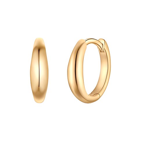 Ein glänzendes Glanzstücke München Ohrring-Paar aus gelbvergoldetem Silber, leichte Creolen mit glatter Oberfläche.