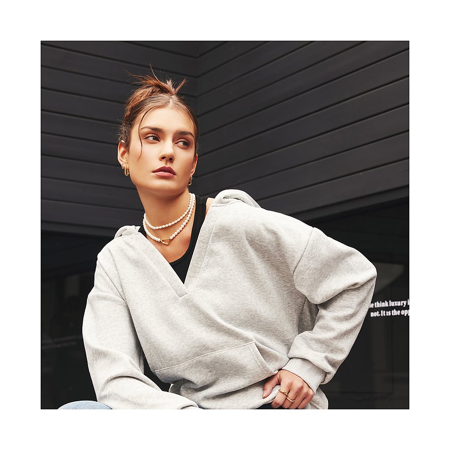 Ania Haie zilverkleurige 925 sterling zilveren ketting met Zirkonia pavé sluiting en parels, gedragen door een model.