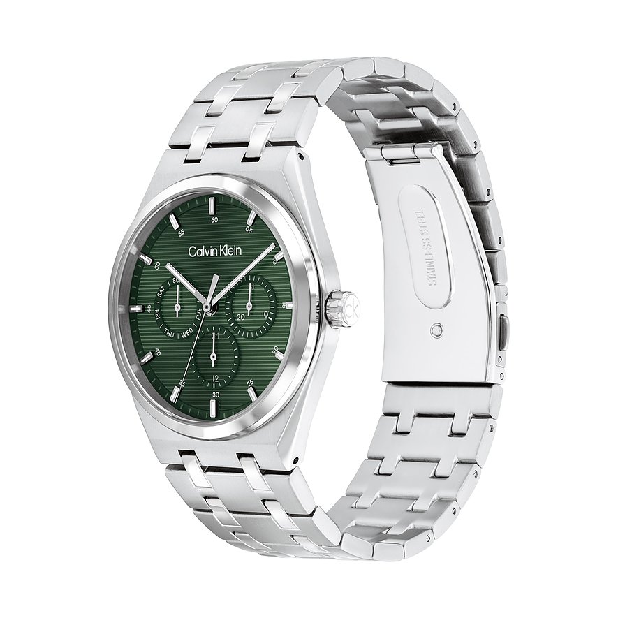 Eine Calvin Klein Herrenuhr aus Edelstahl mit einem dunkelgrünen Zifferblatt und Chronographenfunktionen.
