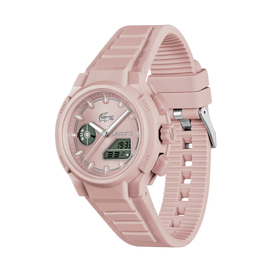 Nahaufnahme einer rosafarbenen Lacoste Damenuhr aus Edelstahl und Kunststoff, schräg von vorne gesehen.