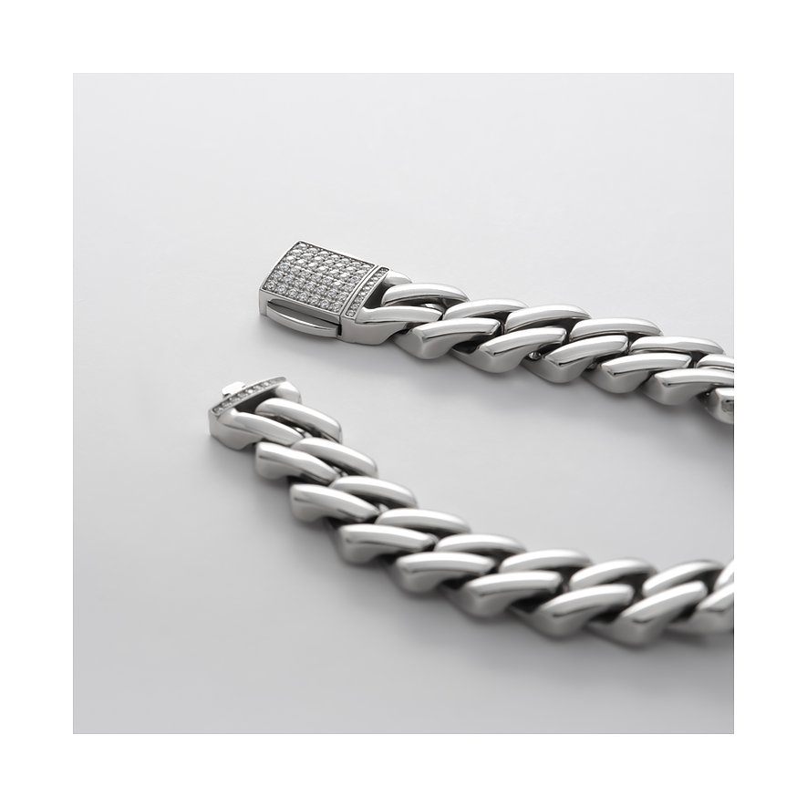 FAVS Armschmuck aus Edelstahl mit Zirkonia-Verschluss, offen auf weißem Hintergrund, von oben gesehen.