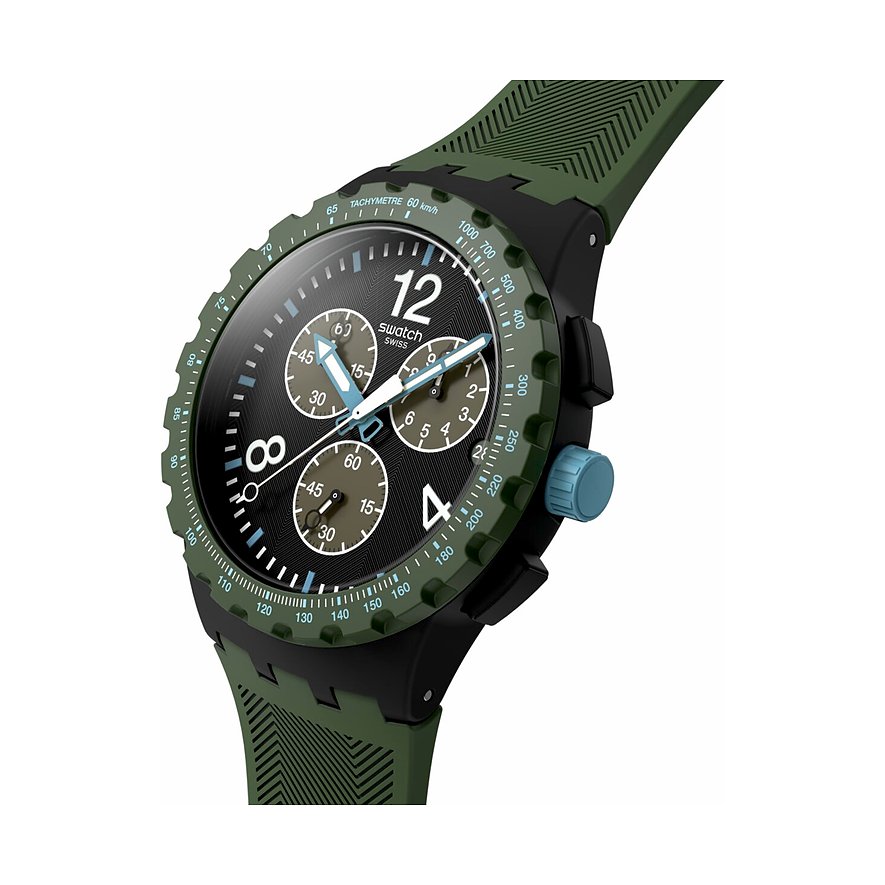 Primo piano orologio unisex Swatch in plastica con quadrante nero, accenti verdi/blu, ripreso diagonalmente dall'alto.