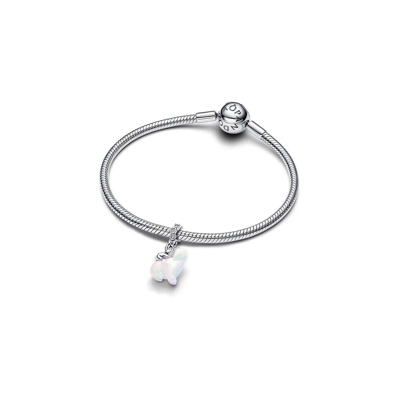 Pandora Armband aus Silber mit einer Schildkröte als Anhänger, besetzt mit farbigem Zirkonia-Stein.