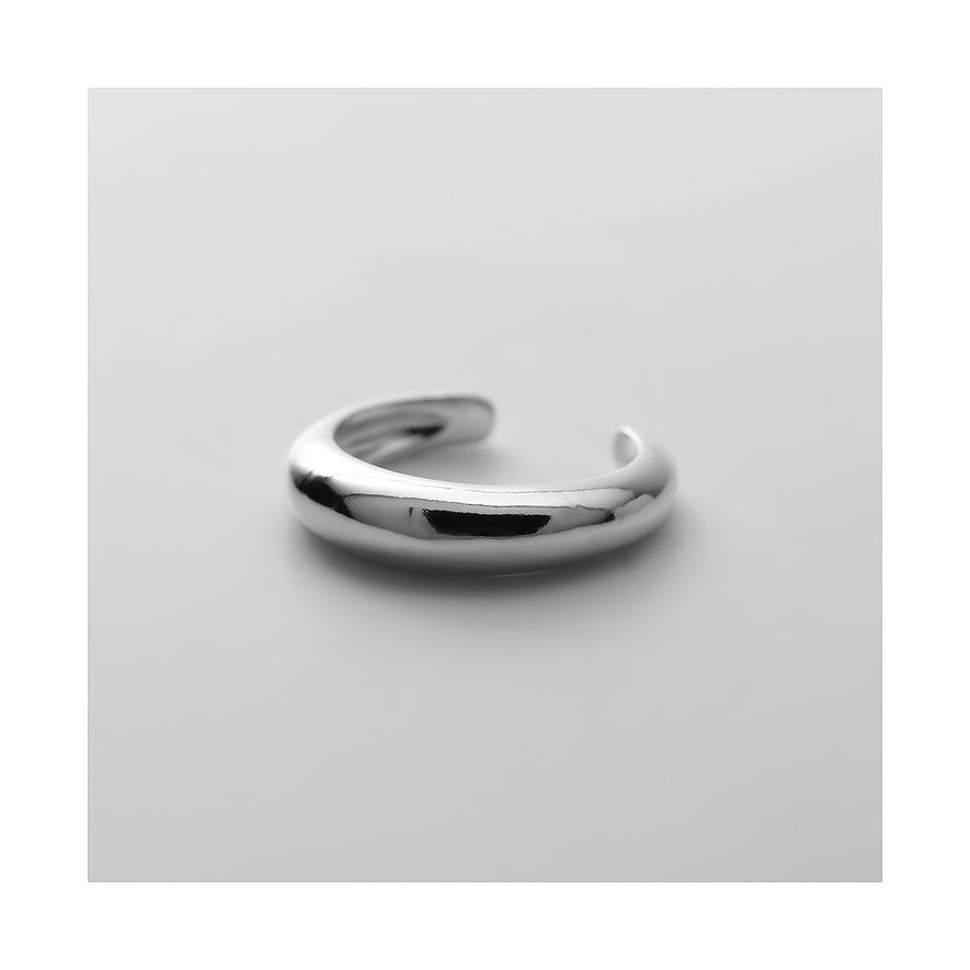 CHRIST Ohrschmuck aus recyceltem 925er Silber. Eine schlanke gebogene offene Manschette in reflektierendem Glanz.
