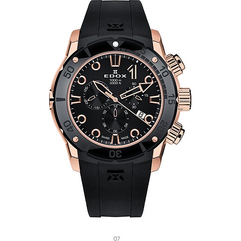 Edox Herrenuhr aus Edelstahl und Keramik, goldfarbene Lünette mit schwarzem Zifferblatt und Armband.
