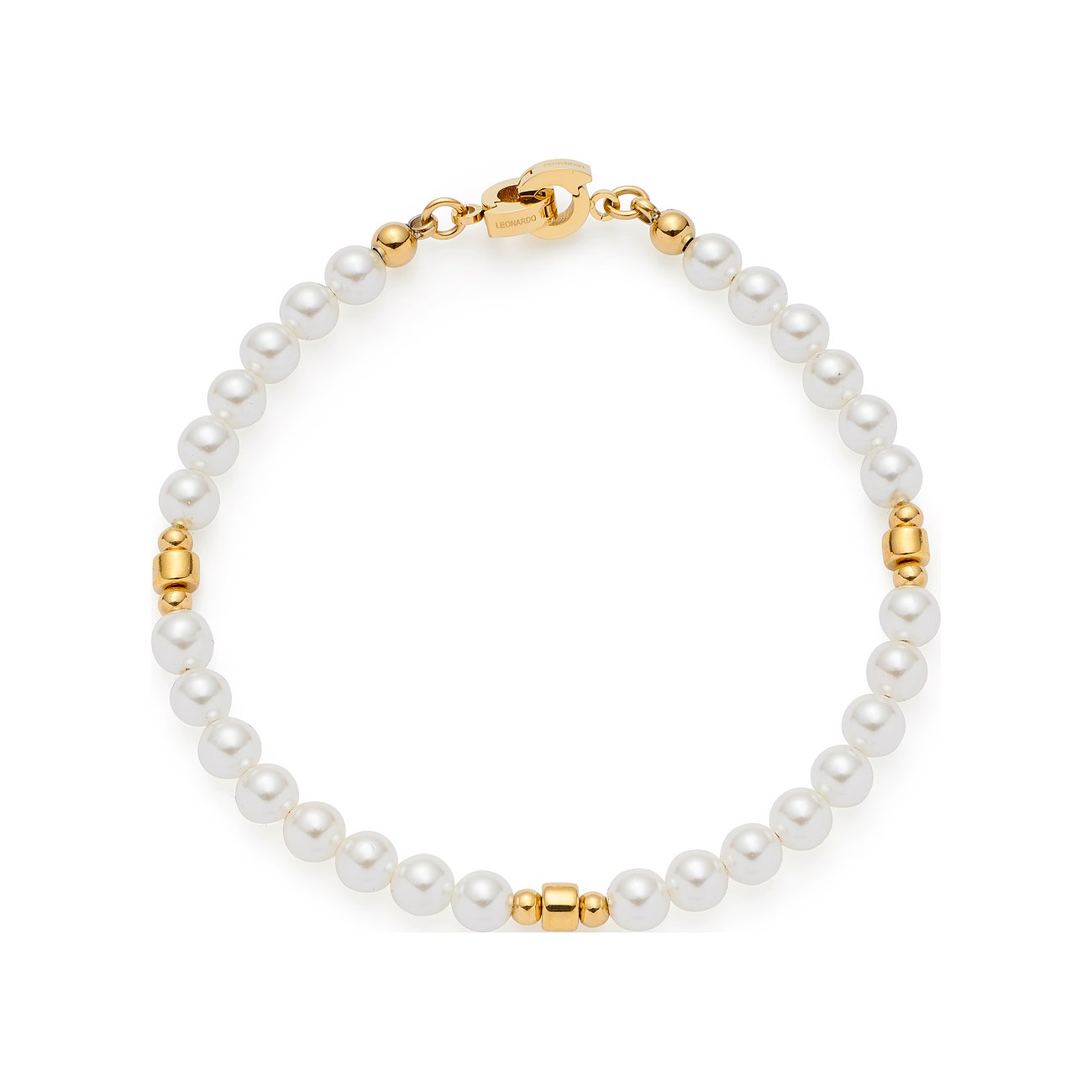 Een Leonardo armband van gepolijst roestvrij staal met witte parels, afgewisseld met gouden elementen en sluiting.