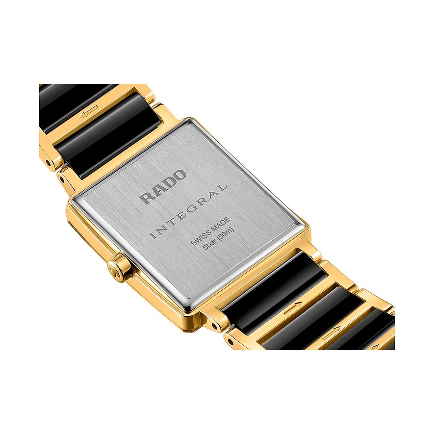 Rückseite einer viereckigen Damenuhr von Rado aus goldfarbenem Edelstahl und schwarzem Armband.