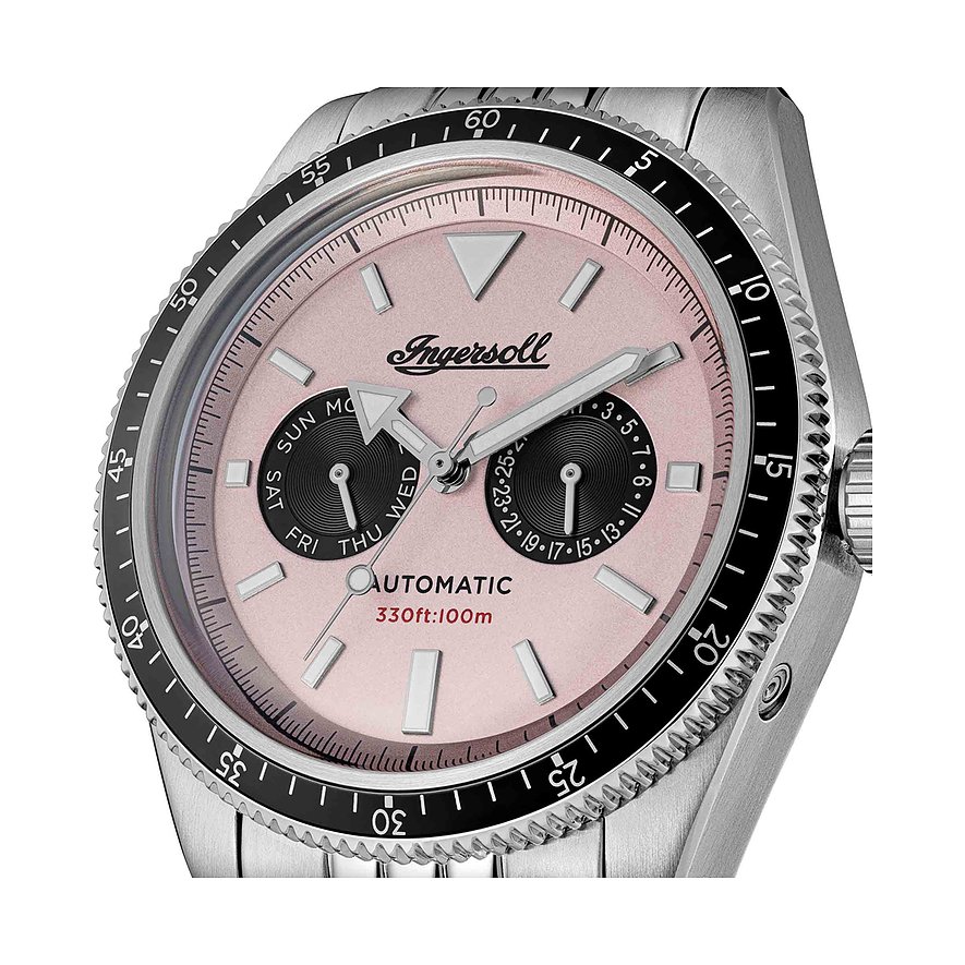 Nahaufnahme der rosafarbenen Ingersoll Damenuhr aus Edelstahl mit Datums- und Wochentagsanzeige.
