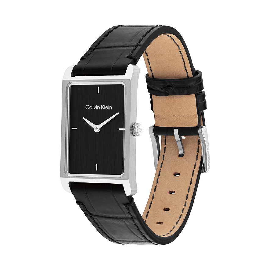 Calvin Klein herenhorloge van RVS met een zwart rechthoekig uurwerk en een zwarte lederen band.