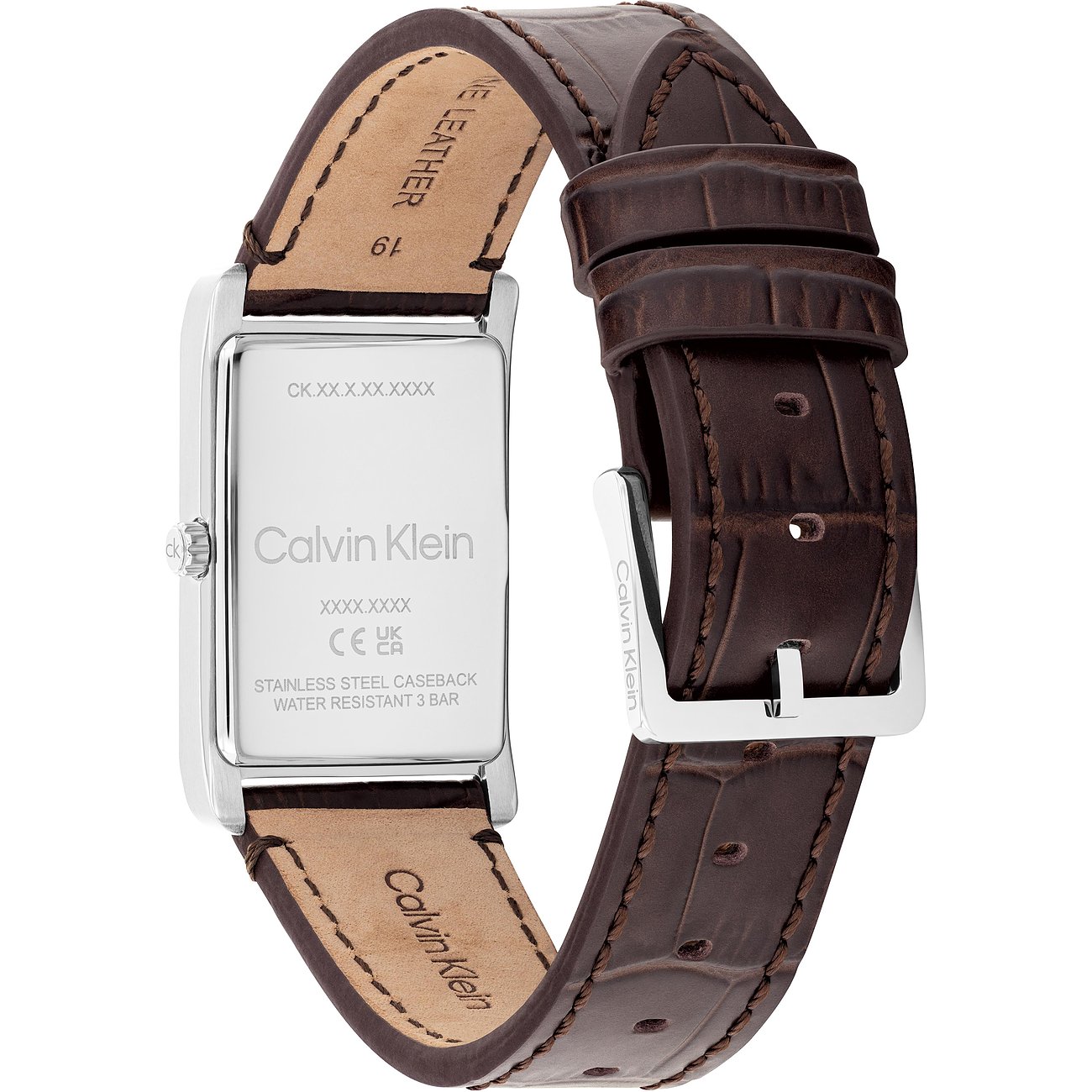 Achterkant van een Calvin Klein herenhorloge van roestvrij staal met bruine, krokodil-geëtste lederen band en gesp.