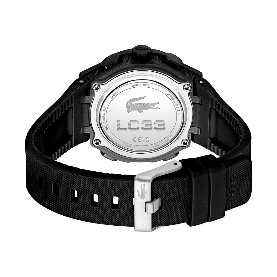Rückseite einer Lacoste Damenuhr aus schwarzem Kunststoff und Edelstahl, mit Kroko-Logo auf Gehäuseboden und Schließe.