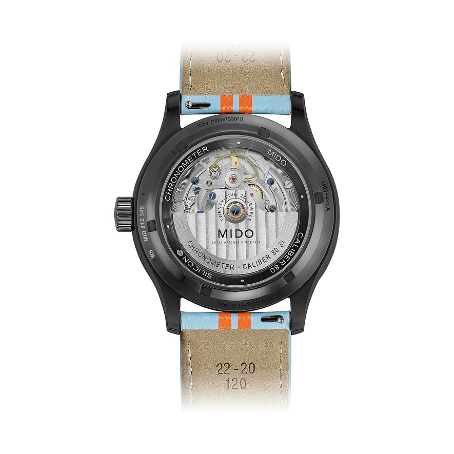 Rückansicht der Mido Herrenuhr: offene Gehäuserückseite mit Kaliber 80 Automatikwerk aus Edelstahl, beigefarbenes Textilarmband.