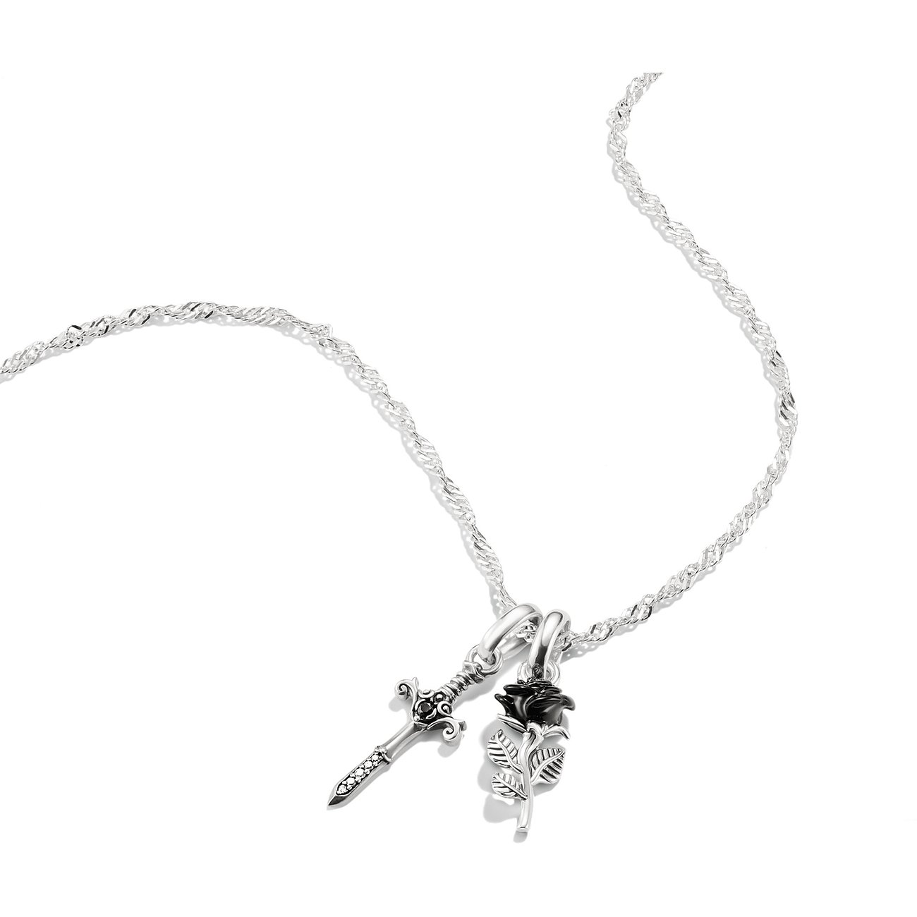 Thomas Sabo Halsschmuck aus 925er Silber mit einem Schwert- und Rosenanhänger aus Emaille und Zirkonia.