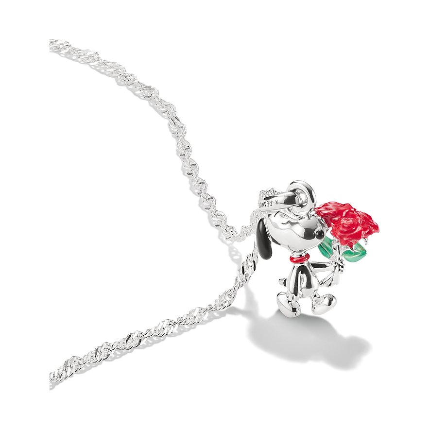 Thomas Sabo halsband med ett silverfärgat Snoopy-hänge som håller en röd emaljros, på en glänsande kedja.