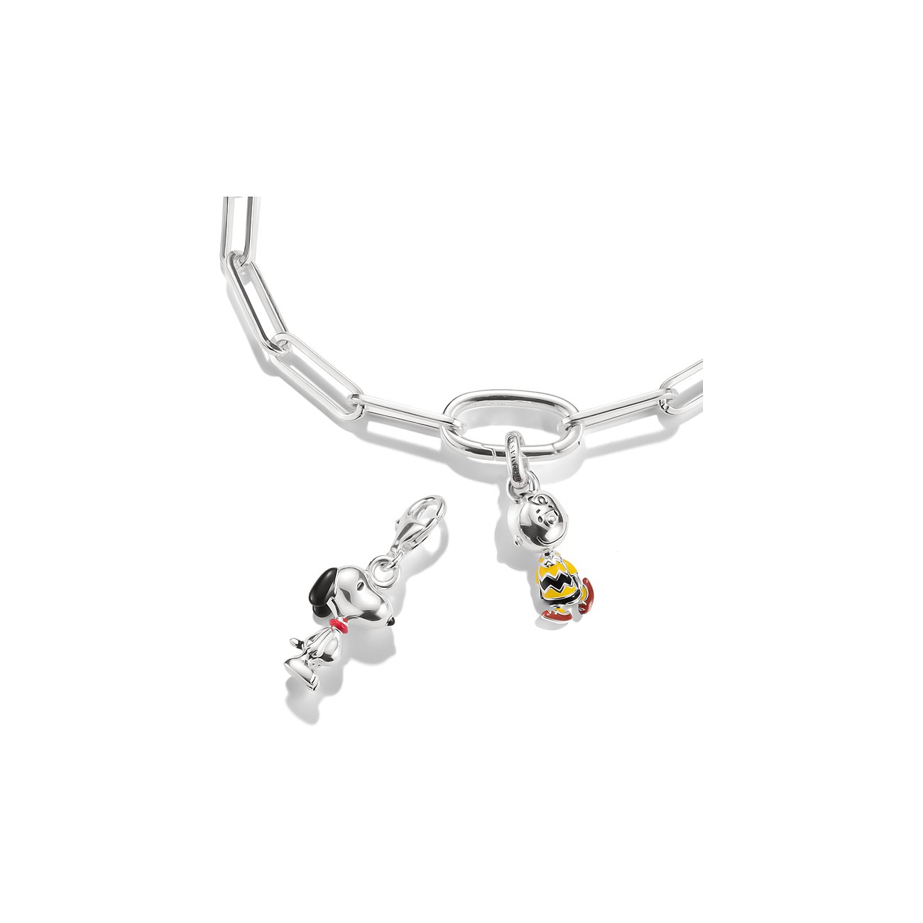 Thomas Sabo Peanuts Anhängeschmuck aus 925er Silber und Emaille: Snoopy mit Woodstock, freigestellte Ansicht.