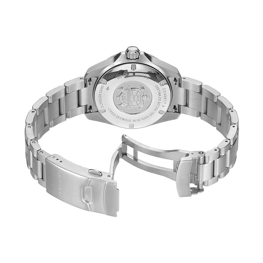 Rückansicht einer Certina Unisex-Uhr aus Edelstahl mit geöffneter Faltschließe und detaillierter Gravur auf dem Gehäuseboden.