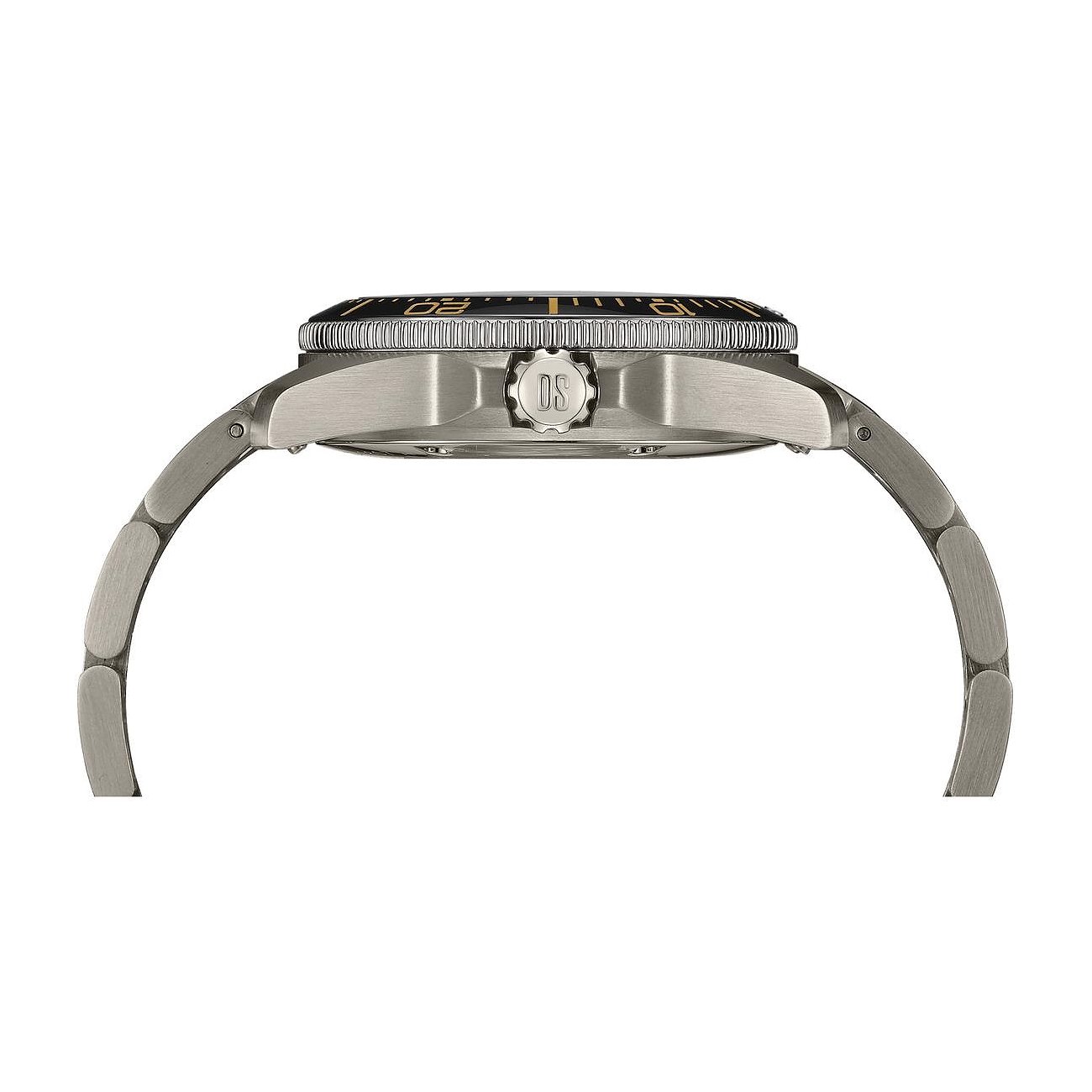 Seitenansicht einer Certina Unisexuhr aus mattiertem Titan mit schwarzem Zifferblatt und Lünette.