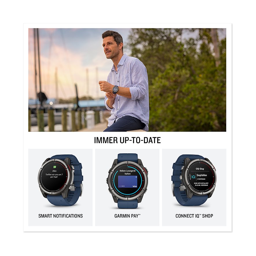 Ein Mann im karierten Hemd trägt eine Smartwatch von Garmin am Handgelenk und blickt über das Wasser.