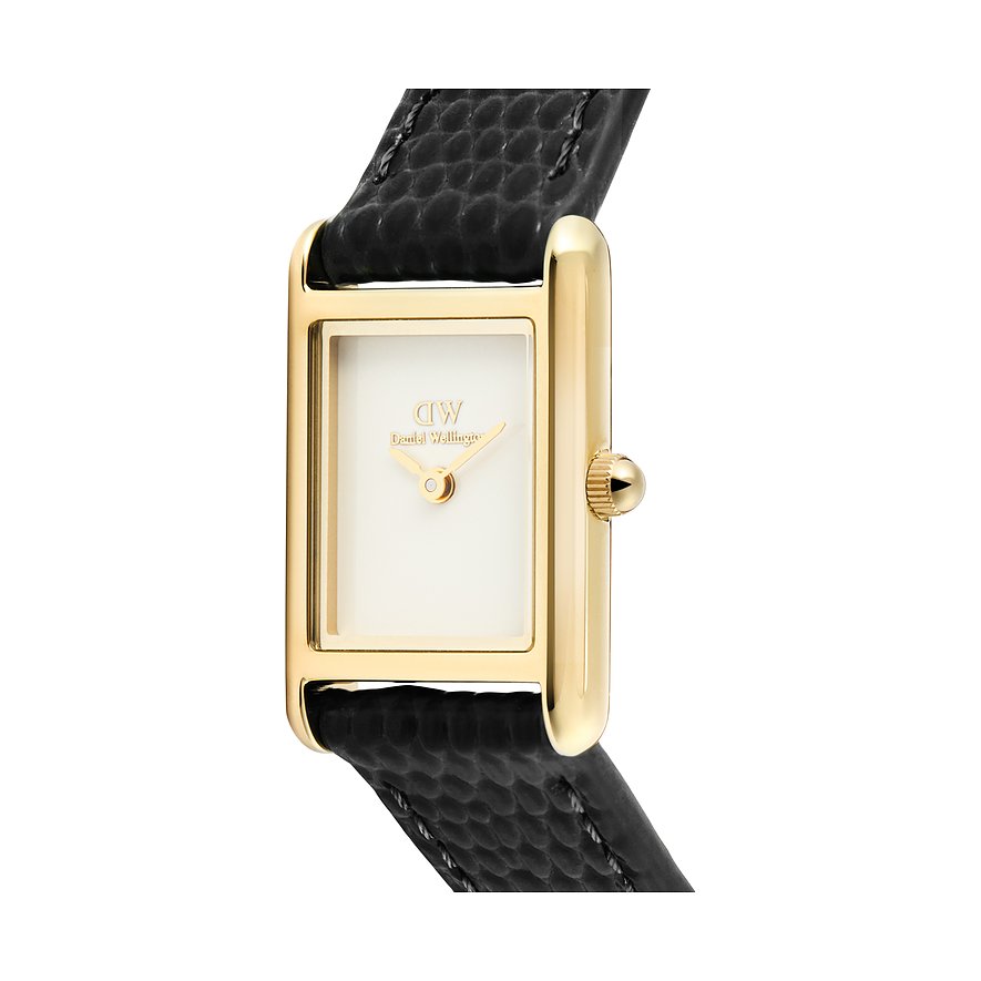 Die Daniel Wellington Damenuhr hat ein goldfarbenes rechteckiges Gehäuse und ein schwarzes Lederarmband.