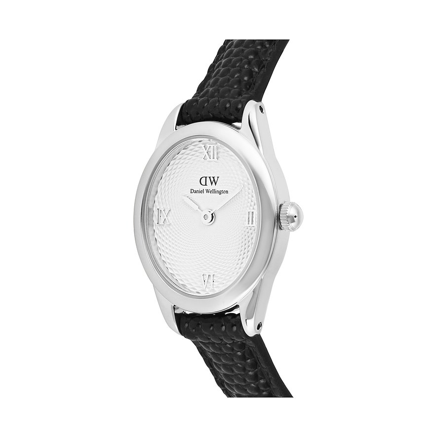 Daniel Wellington Damenuhr mit silberfarbenem Gehäuse, weißem Zifferblatt mit römischen Ziffern und schwarzem Lederarmband.
