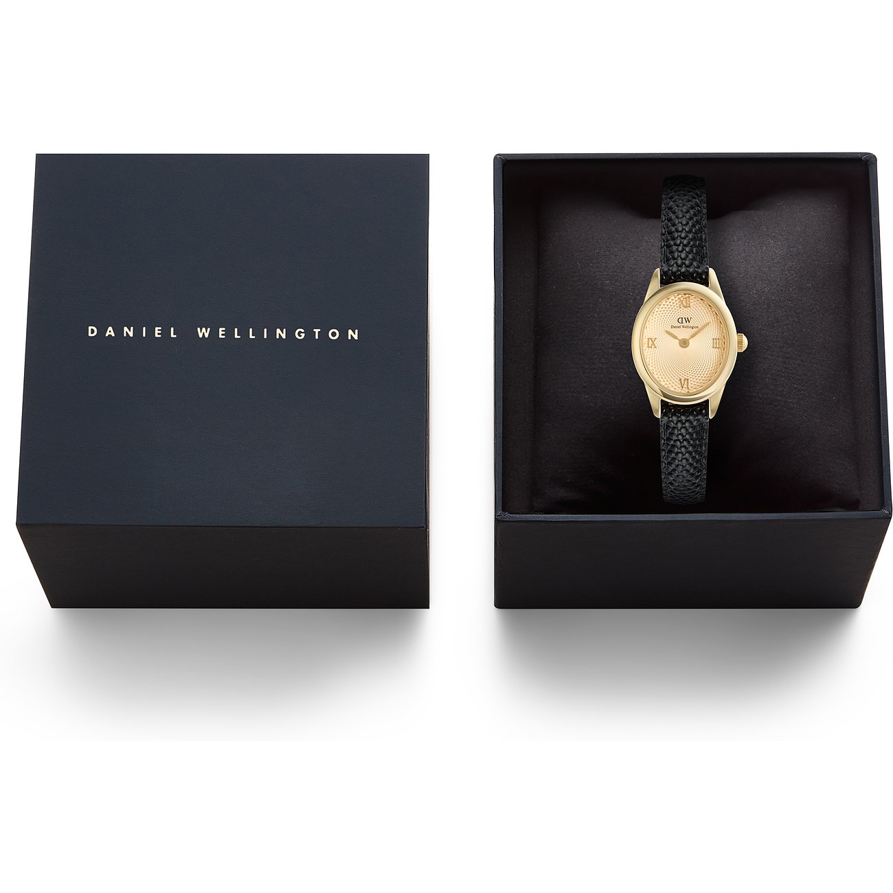 Daniel Wellington Damenuhr, goldfarbenes Metall, ovales Zifferblatt, schwarzes Lederband, in geöffneter Produktbox.
