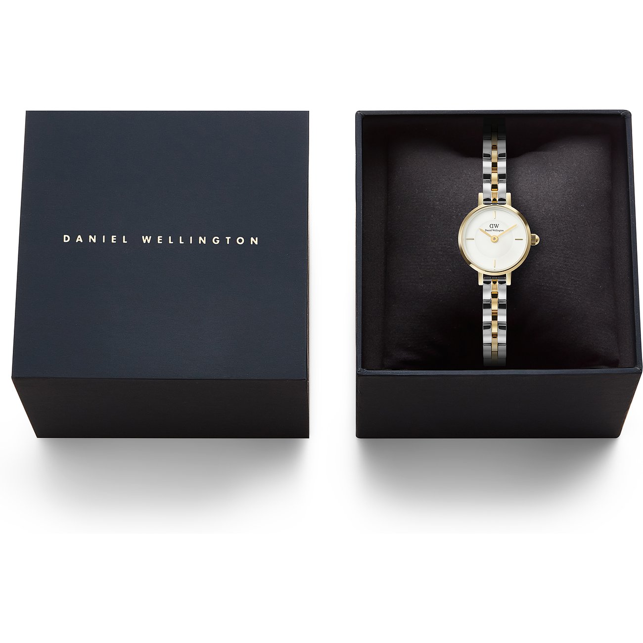 Eine Daniel Wellington Damenuhr aus Edelstahl mit goldenem Zifferblatt und zweifarbigem Band in geöffneter Box.