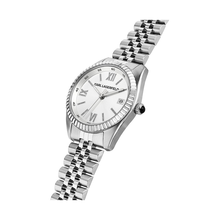 Karl Lagerfeld damklocka i rostfritt stål, sned uppifrån, med vit urtavla och silverfärgade länkar.