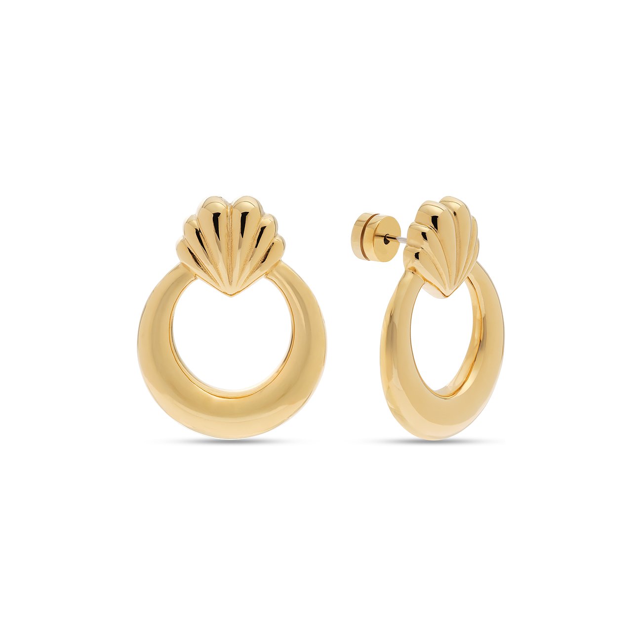 Guido Maria Kretschmer Ohrschmuck aus gelb-goldenem Edelstahl, muschelförmige Ohrstecker mit hängendem Ring.