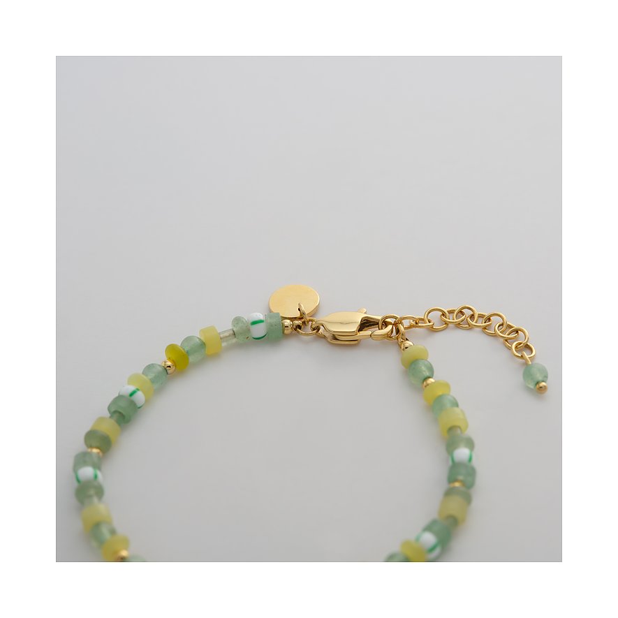 Guido Maria Kretschmer Armband aus goldfarbenem Edelstahl mit bunten Glassteinen und Verschluss.