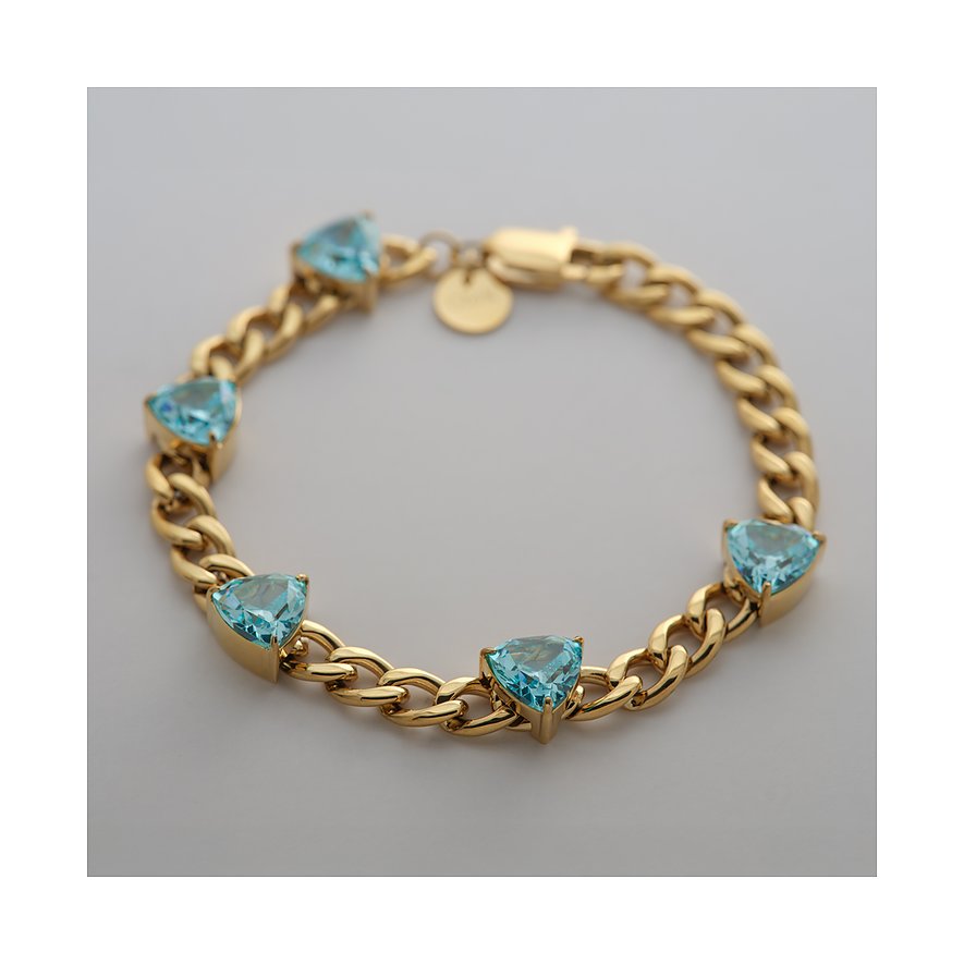 Guido Maria Kretschmer Armschmuck aus goldfarbenem Edelstahl mit hellblauen, herzförmigen Zirkonia Farbedelsteinen.