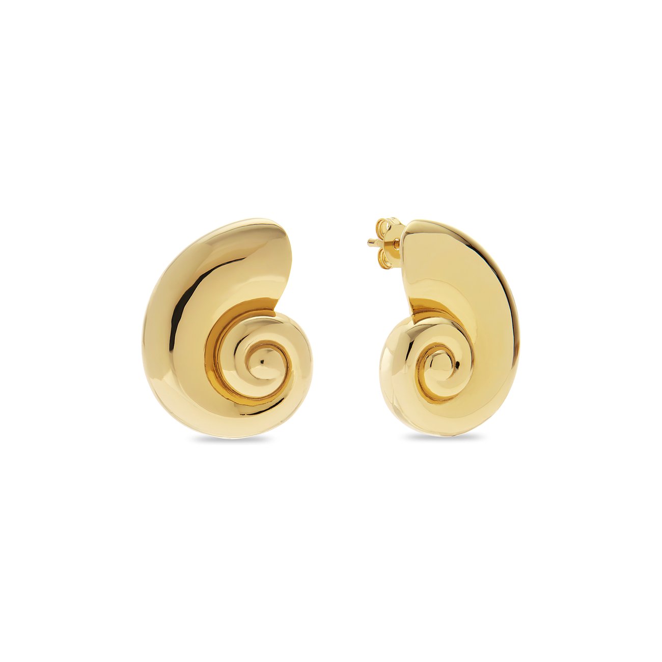 CHRIST Ohrstecker aus recyceltem, goldfarbenem 925er Silber in Form einer Nautilusmuschel von vorne und leicht schräg.