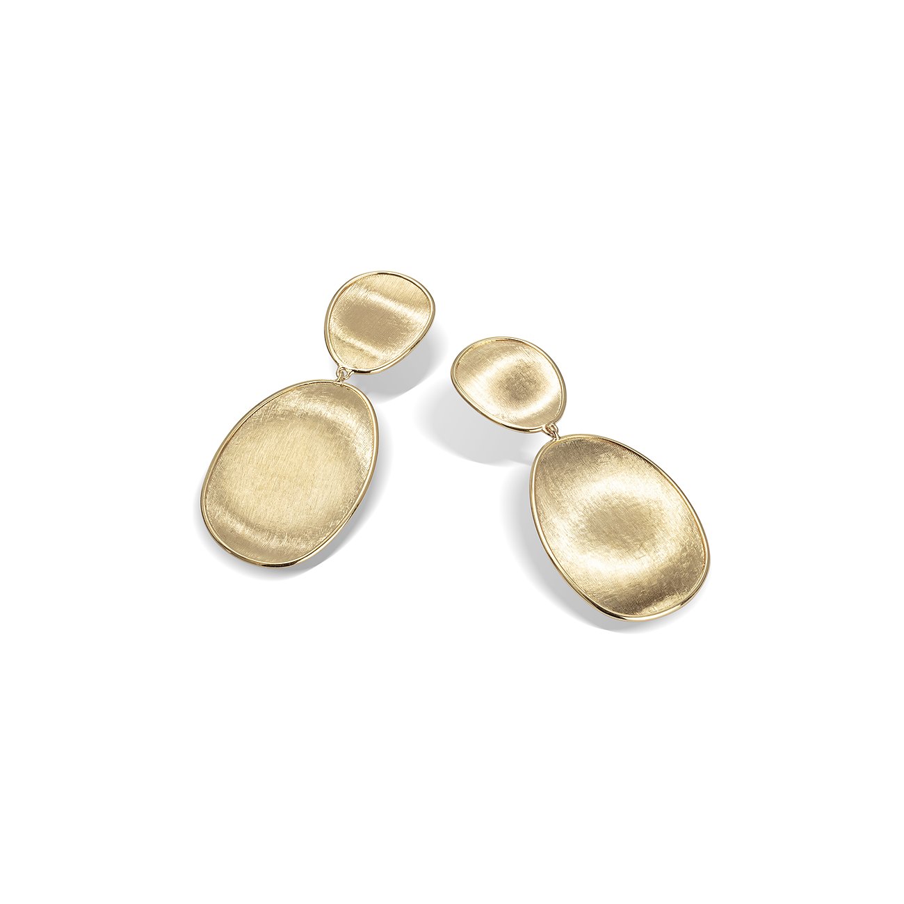 Ein Paar Marco Bicego Ohrringe aus 750er Gelbgold, bestehend aus zwei gebürsteten, unregelmäßigen Ovalen.