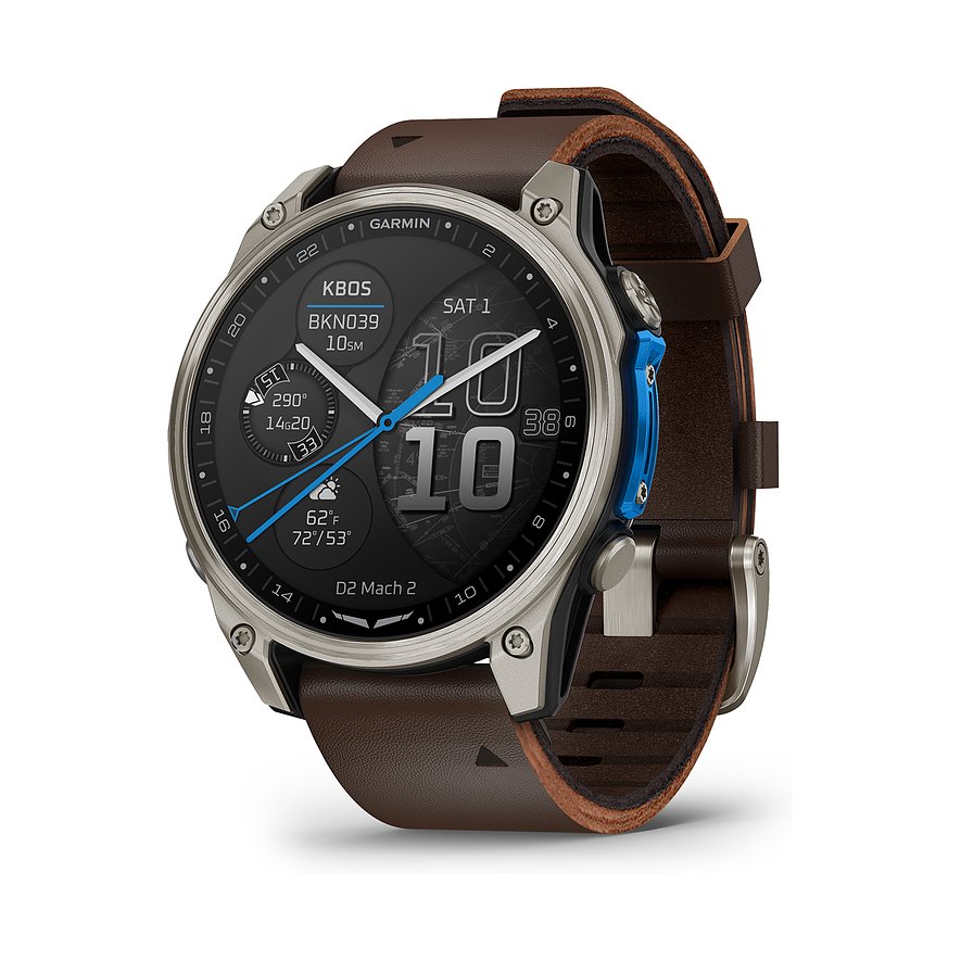 Eine Garmin Smartwatch aus Titan mit braunem Lederband wird schräg von vorne gezeigt.