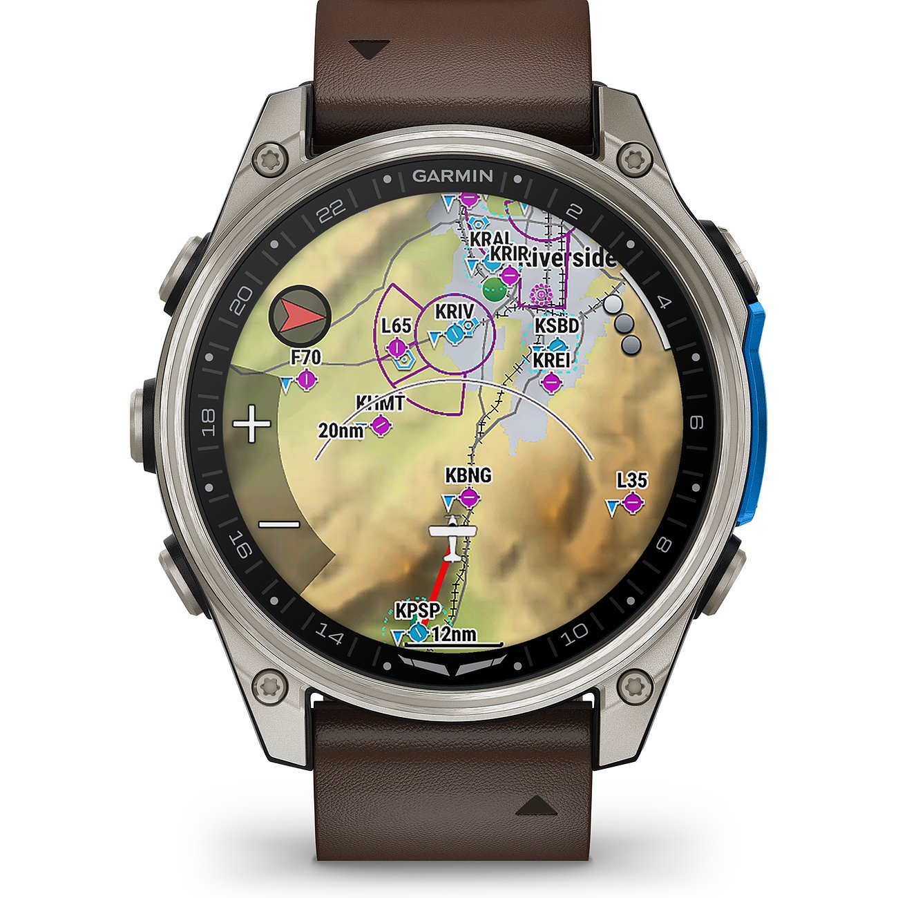 Eine Garmin Fenix Smartwatch aus Titan mit braunem Lederarmband und einer Navigationskarte auf dem Display.