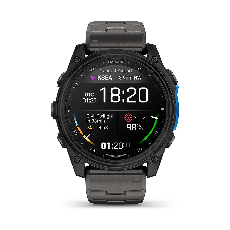 Eine Garmin Smartwatch aus Titan mit schwarzem Band, blauen Akzenten und Display mit verschiedenen Flugdaten.