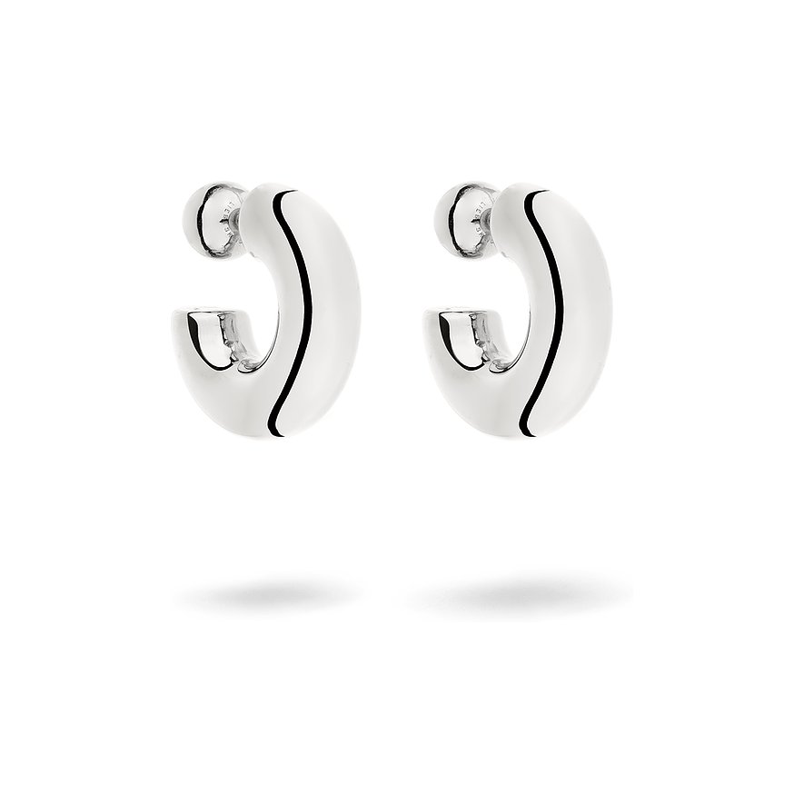 Ein Paar glänzende, silberfarbene Liebeskind Creolen aus Edelstahl mit markanten schwarzen Linien.