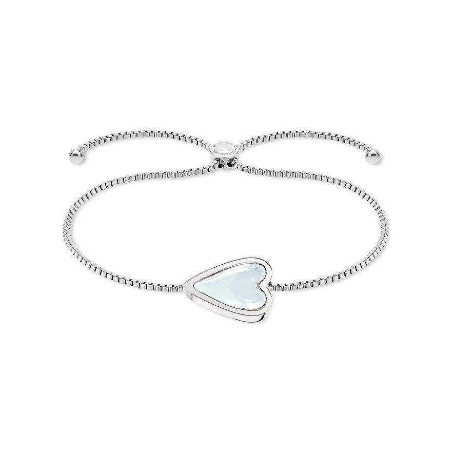 Liebeskind armbandsmycke i rostfritt stål med ett silverfärgat hjärtformat hänge, vars mitt är mjölkvit.